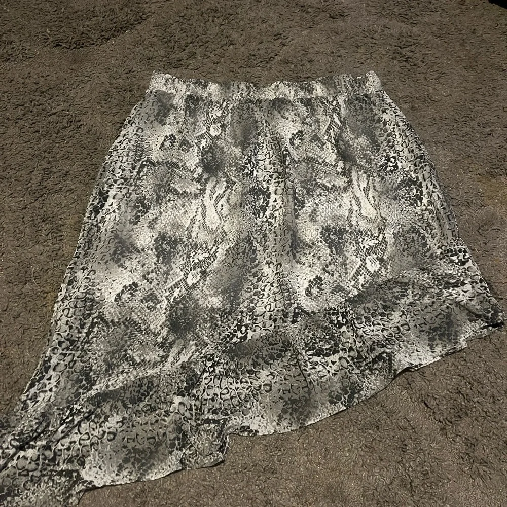 All Worthy Snakeskin Print Asymmetrical Hem Skirt Size 1xl